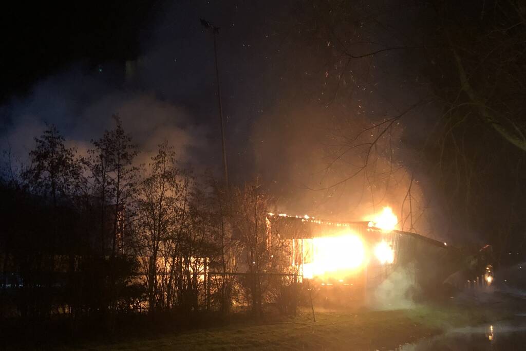 Tribune sportvereniging TOGB in brand