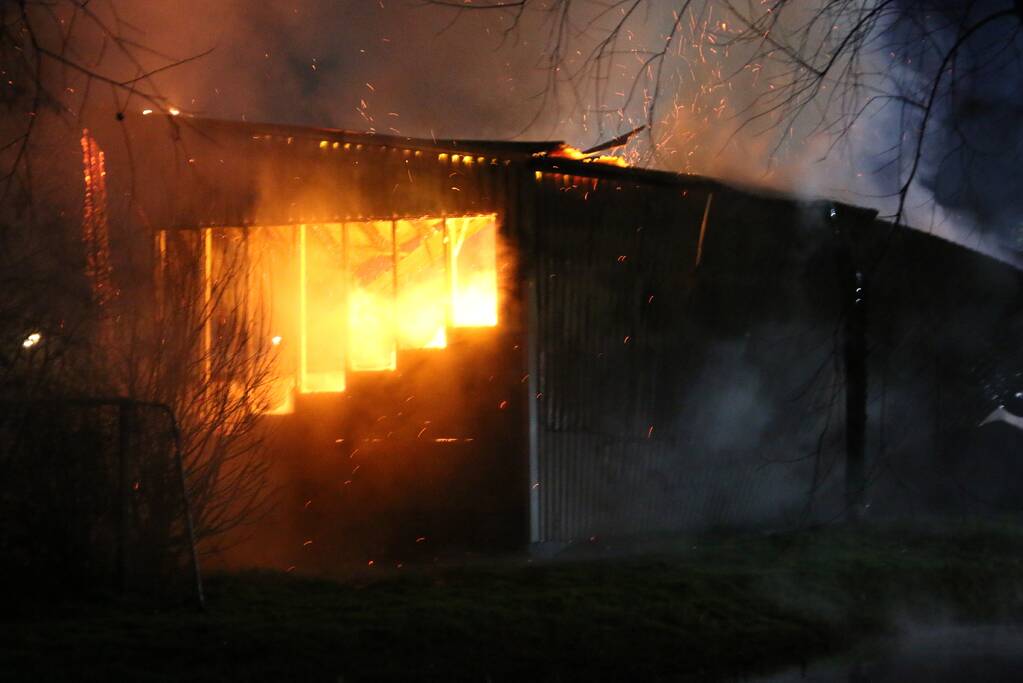 Tribune sportvereniging TOGB in brand