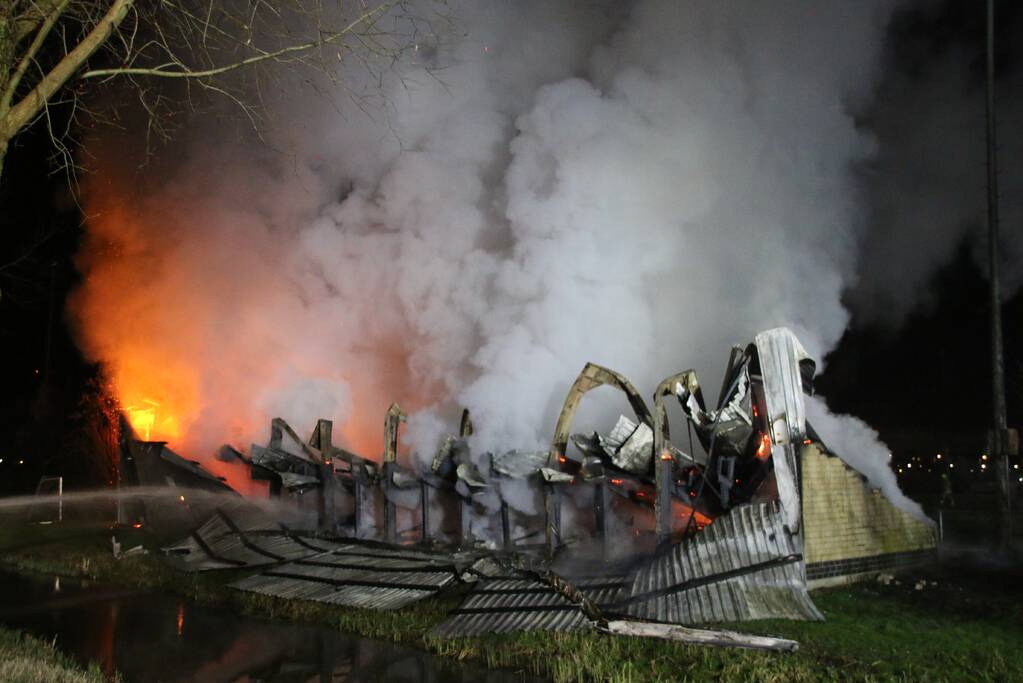 Tribune sportvereniging TOGB in brand