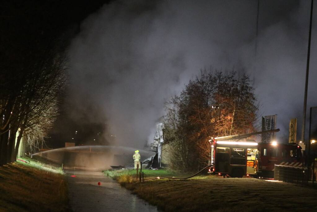 Tribune sportvereniging TOGB in brand