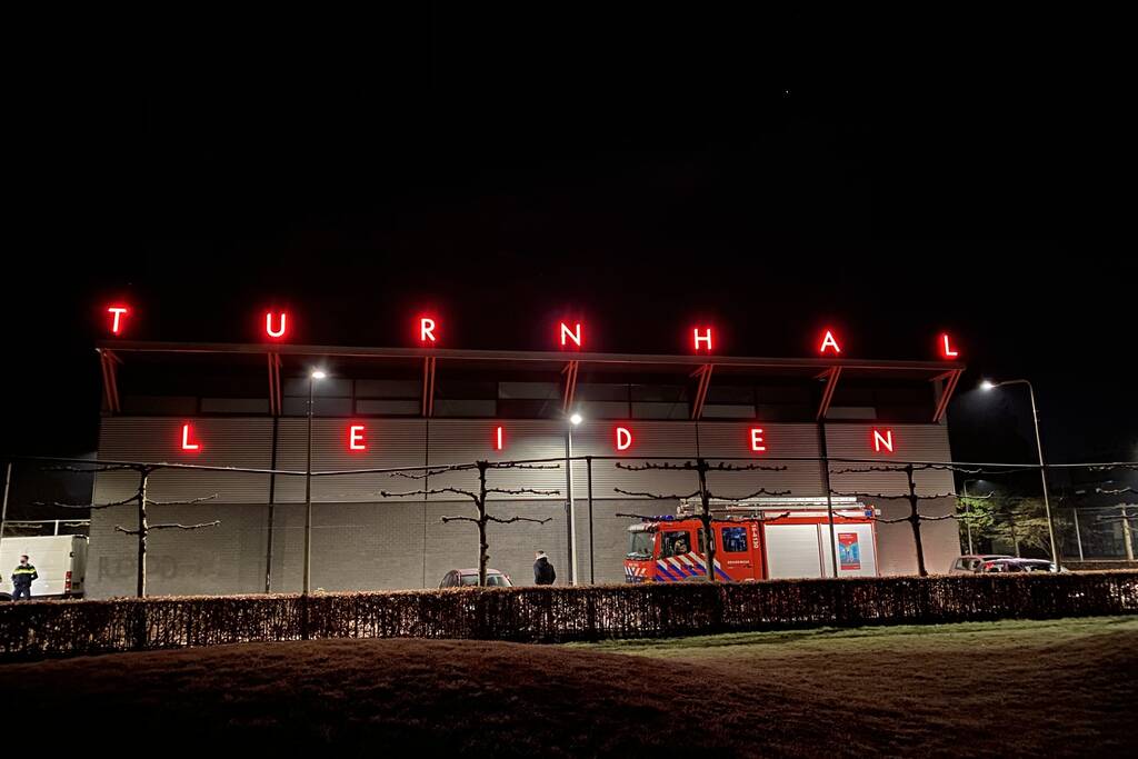 Brandweer doet onderzoek bij Turnhal