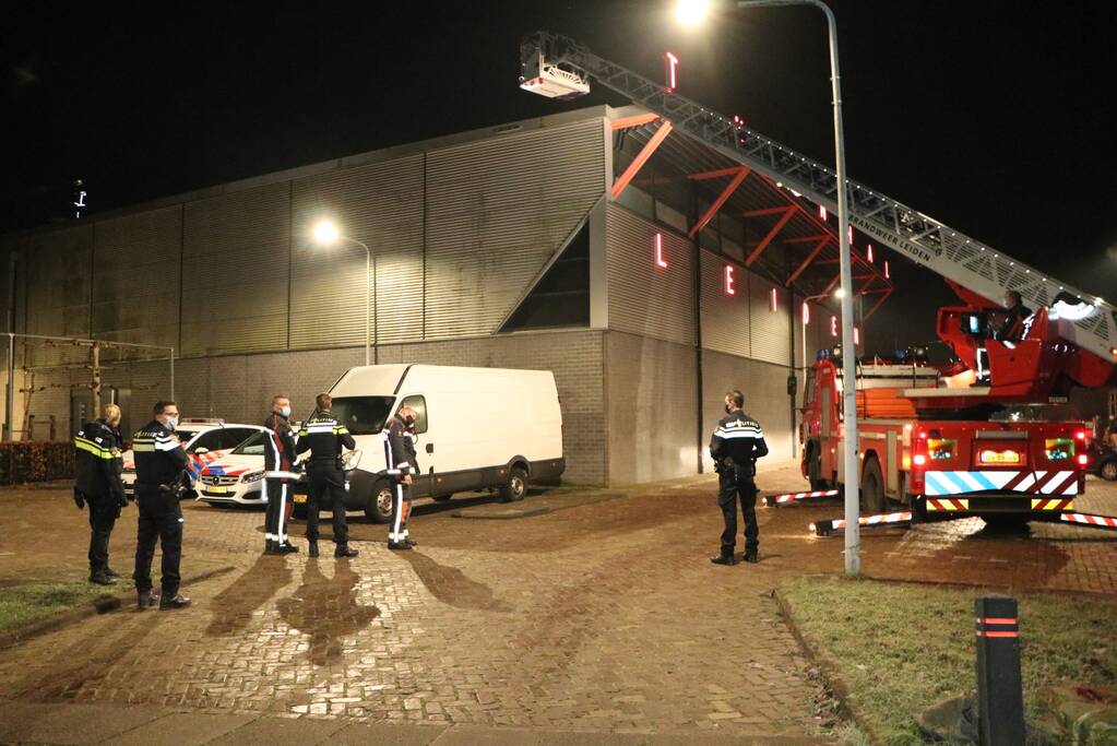 Brandweer doet onderzoek bij Turnhal