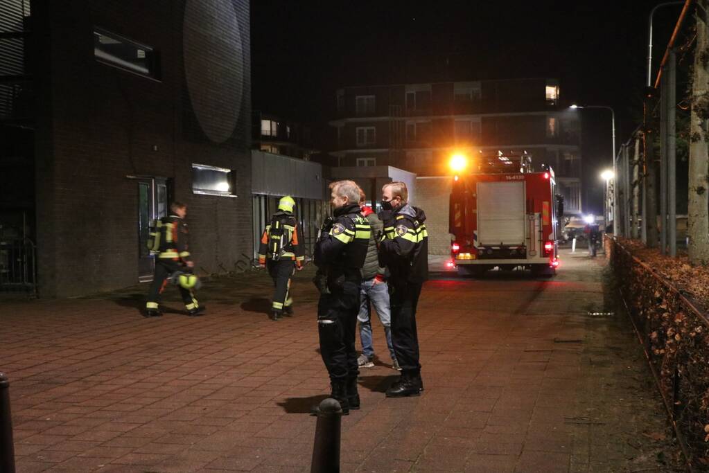 Brandweer doet onderzoek bij Turnhal
