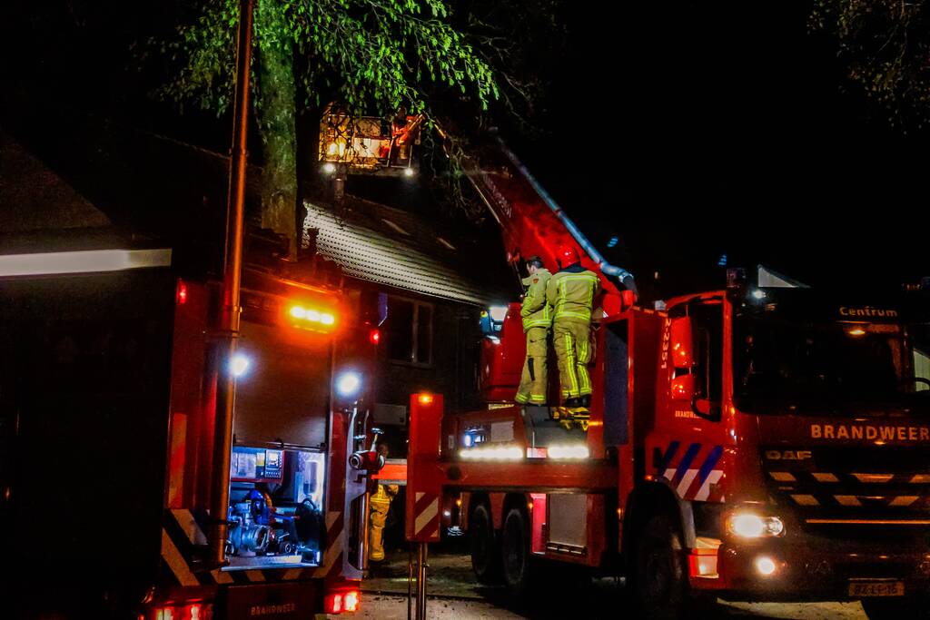 Brand in schoorsteen van woning