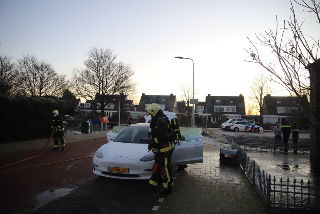 Rookontwikkeling bij auto van het merk Tesla