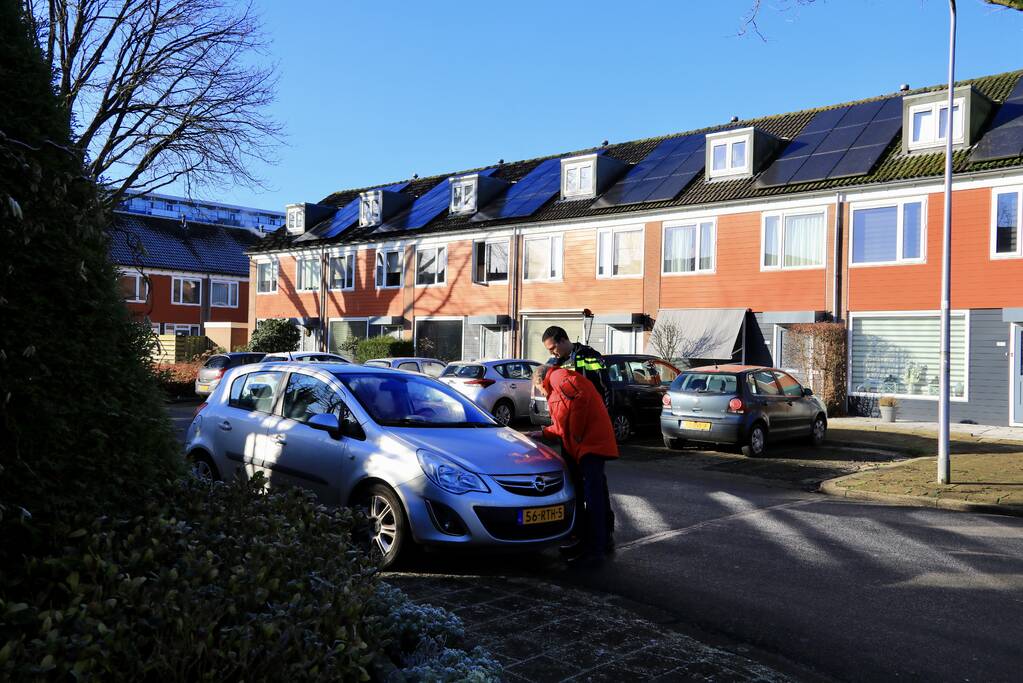 Fietsster ziet auto over het hoofd en raakt gewond