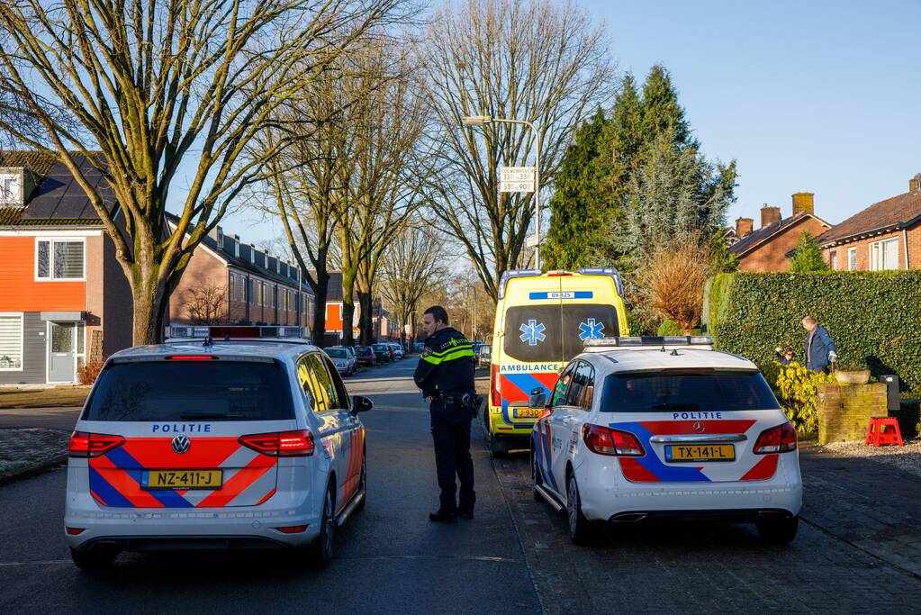 Fietsster ziet auto over het hoofd en raakt gewond