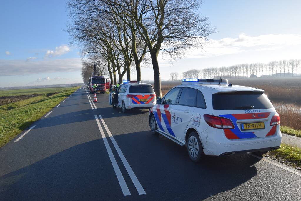 Auto aangetroffen in sloot, bestuurster overleden