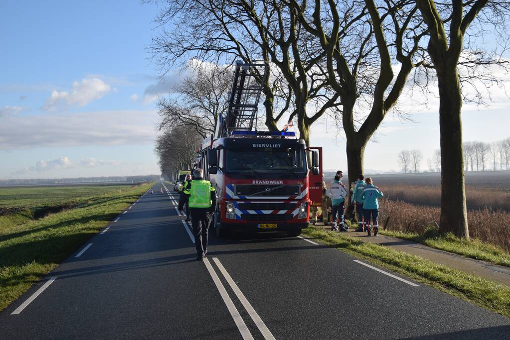 Auto aangetroffen in sloot, bestuurster overleden
