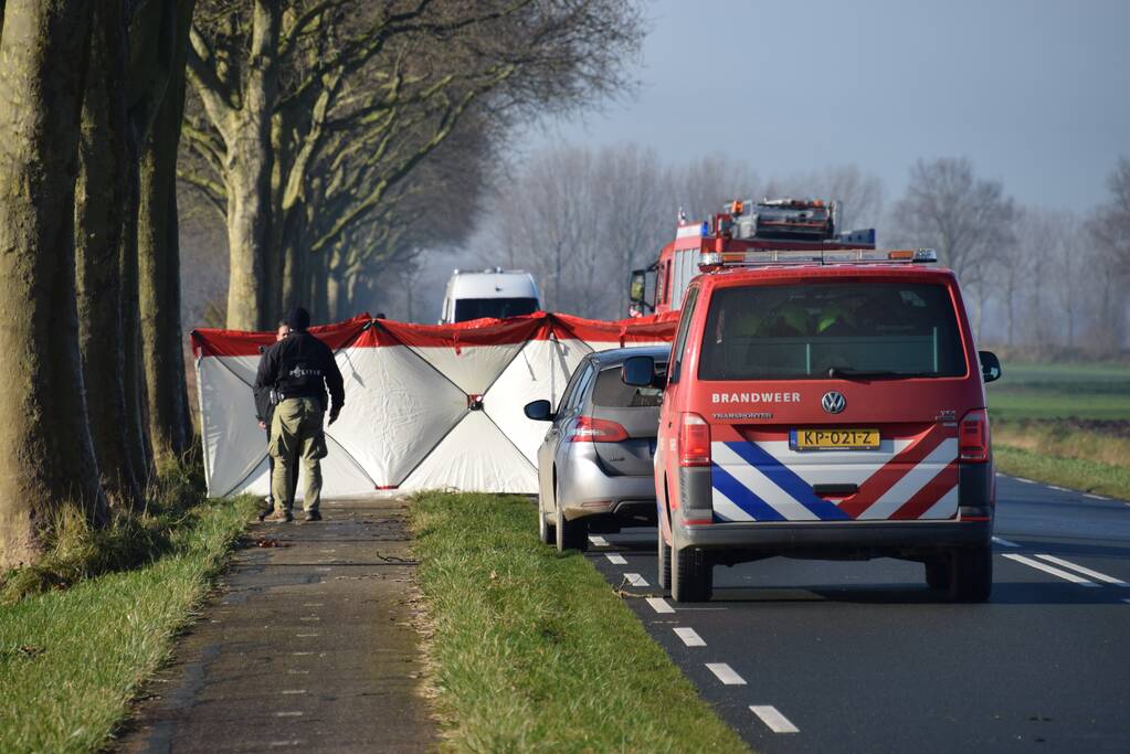 Auto aangetroffen in sloot, bestuurster overleden