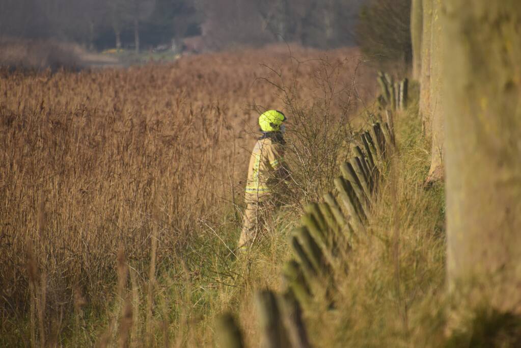Auto aangetroffen in sloot, bestuurster overleden