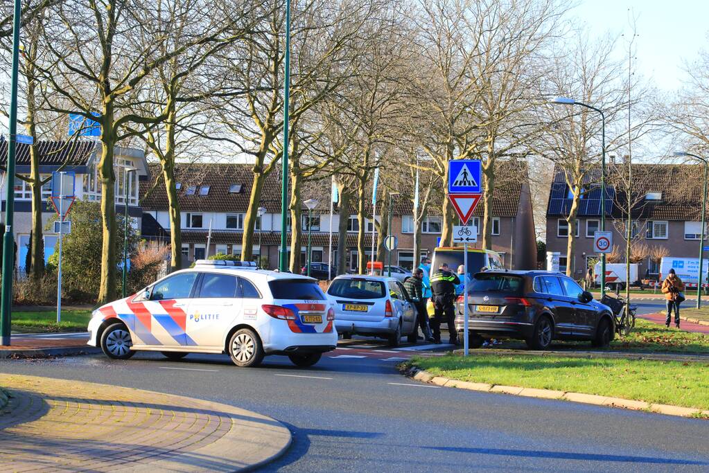 Jongeman op fiets aangereden