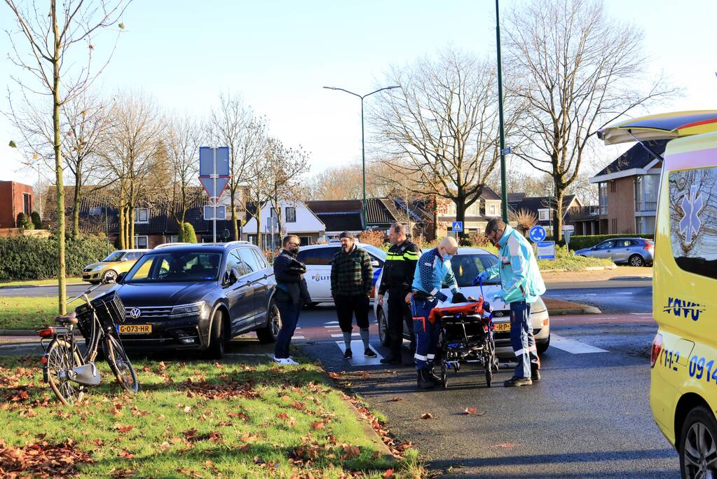 Jongeman op fiets aangereden