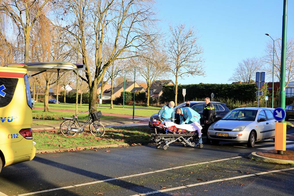 Jongeman op fiets aangereden