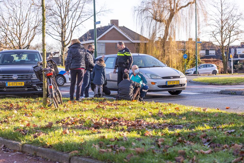 Jongeman op fiets aangereden