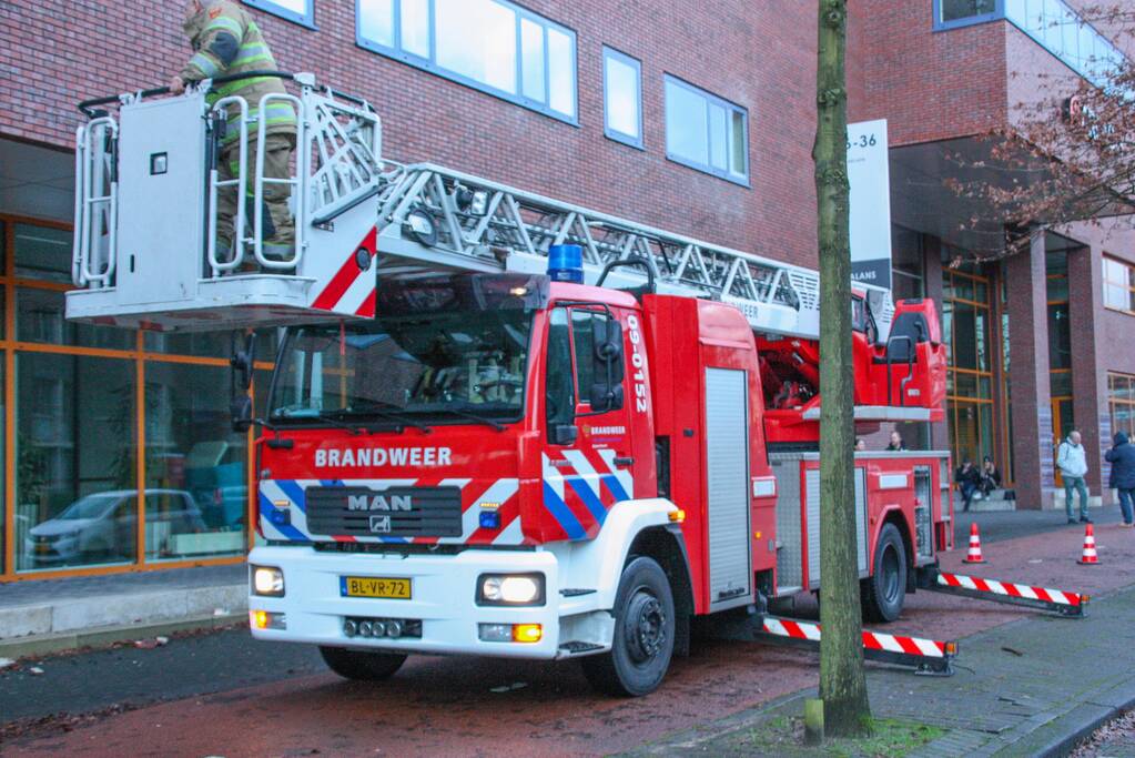 Stenen komen los van gebouw