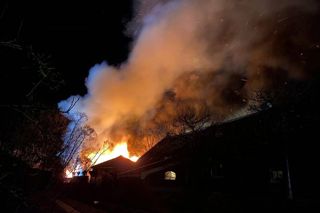 Grote brand verwoest schuur