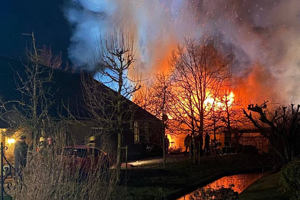 Grote brand verwoest schuur