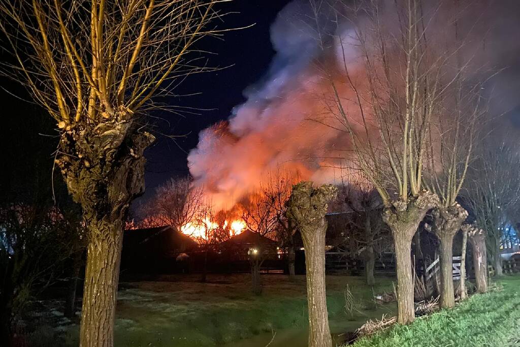 Grote brand verwoest schuur