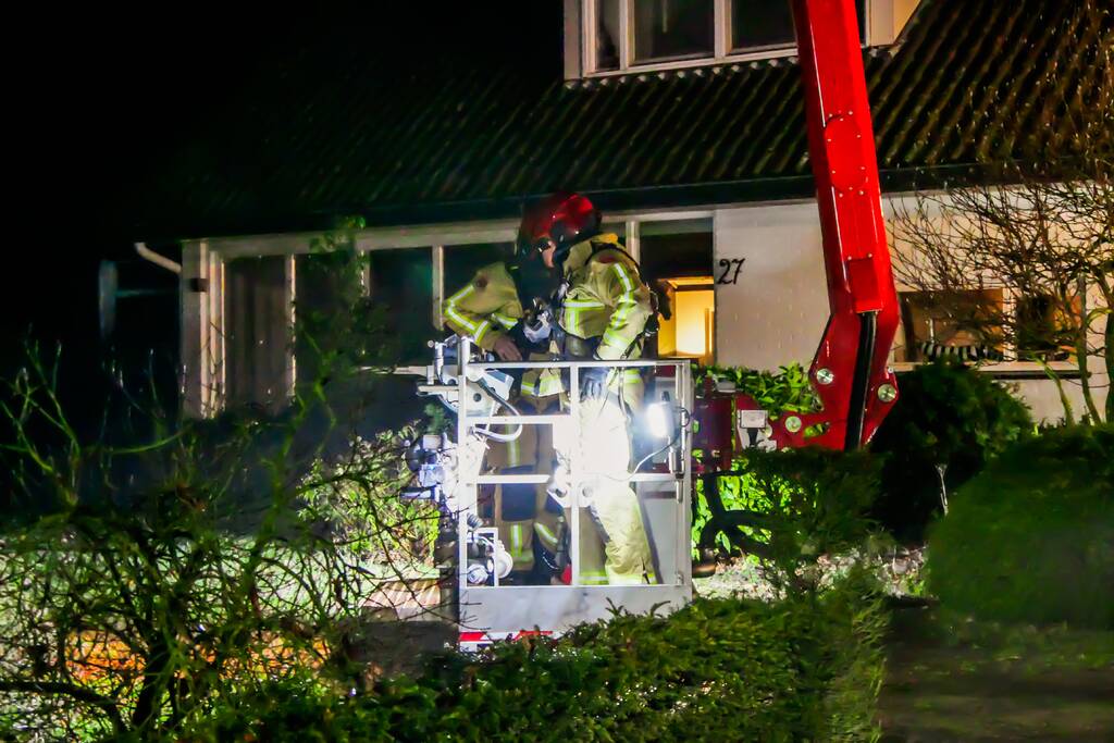 Brandweer blust schoorsteenbrand