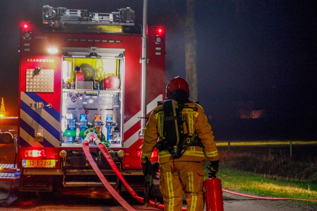 Brandweer blust schoorsteenbrand