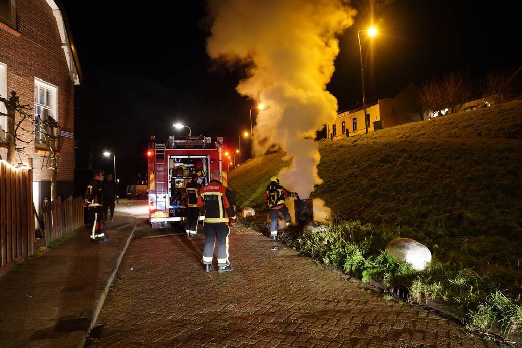 Brandweer blust vuurton