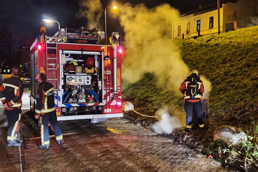Brandweer blust vuurton