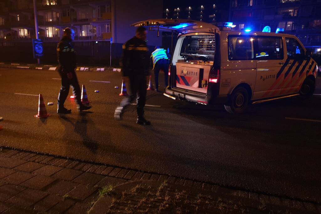 Personenauto totalloss na botsing tegen boom