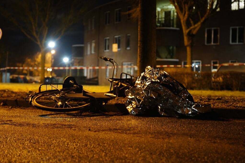 Fietsster neergestoken