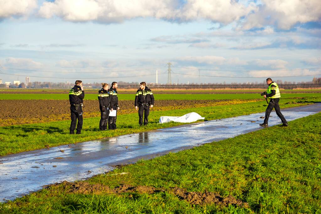 Auto te water geraakt, inzittenden overleden