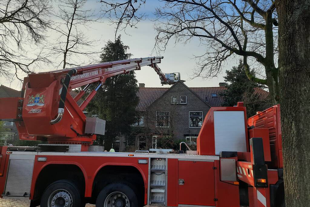 Schoorsteenbrand geveegd na brand