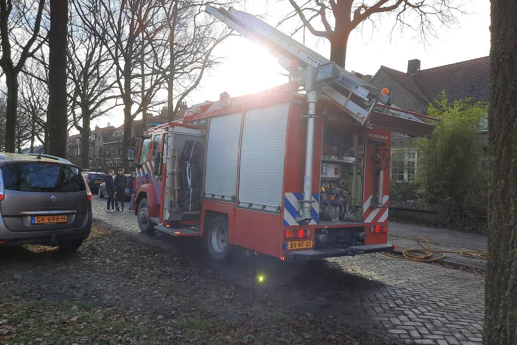 Schoorsteenbrand geveegd na brand