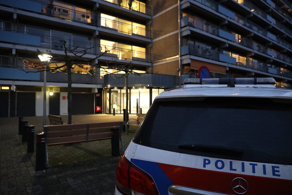 Grondstoffen voor drugs-productie in flatwoning aangetroffen