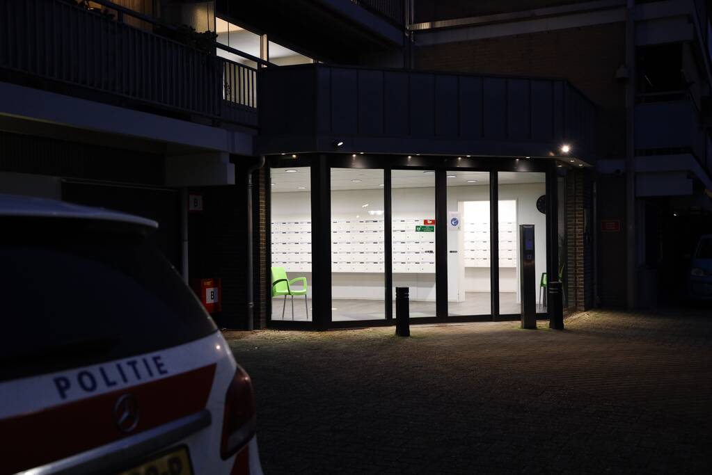 Grondstoffen voor drugs-productie in flatwoning aangetroffen