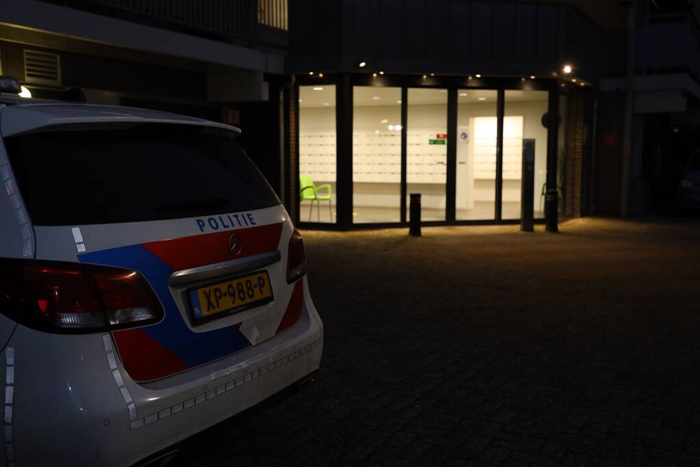 Grondstoffen voor drugs-productie in flatwoning aangetroffen