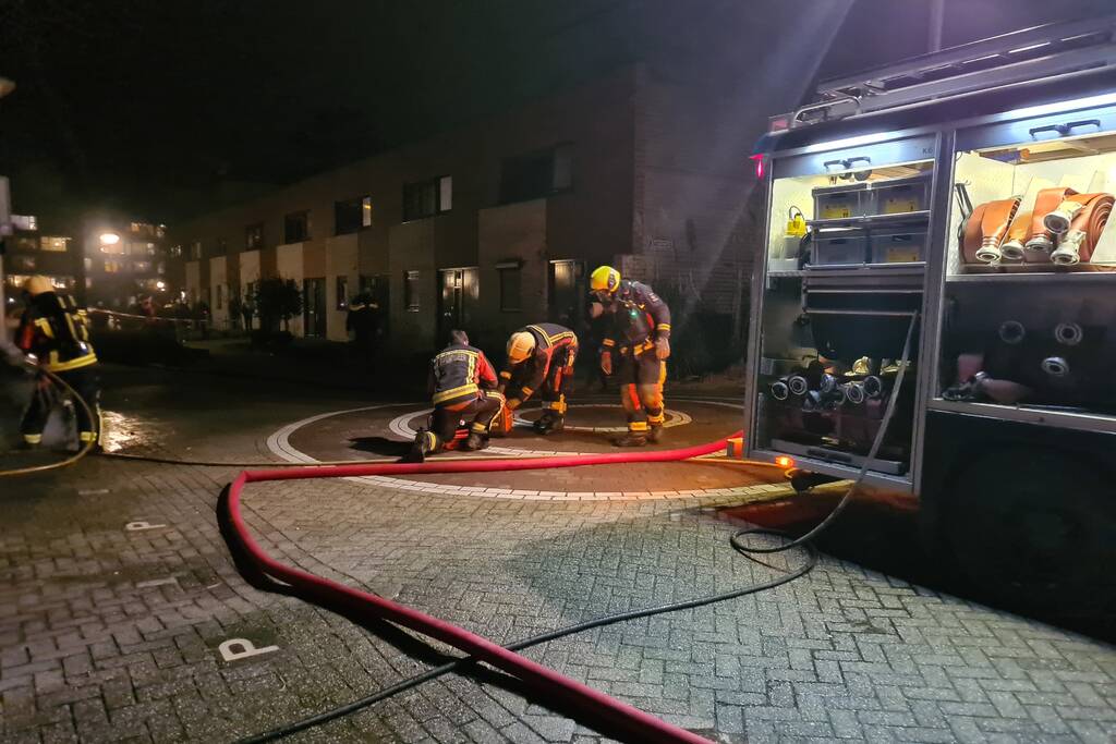 Bestelbus volledig verwoest door brand