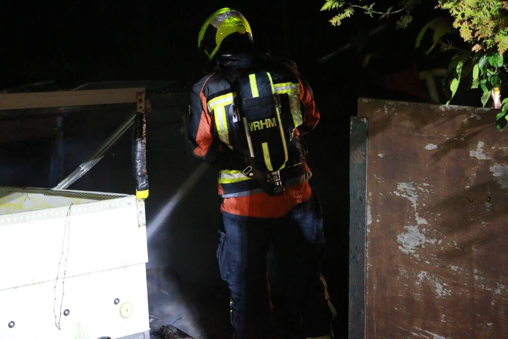 Veel rook bij brand in tuin