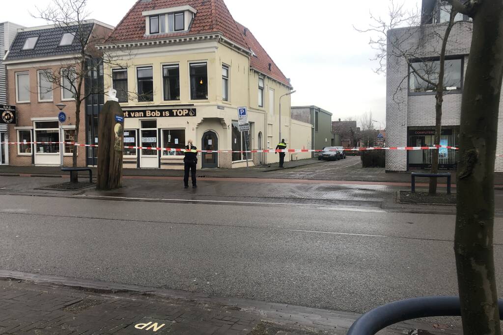 Straat afgezet en grote politie-inzet voor verward persoon