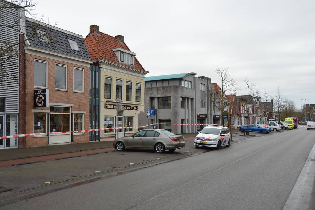Straat afgezet en grote politie-inzet voor verward persoon
