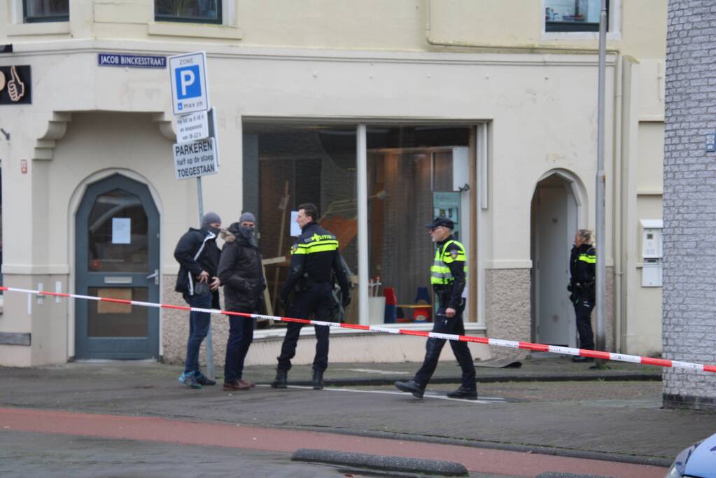 Straat afgezet en grote politie-inzet voor verward persoon