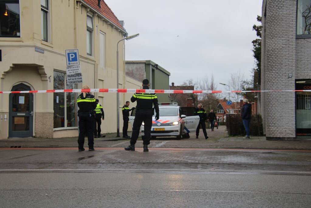Straat afgezet en grote politie-inzet voor verward persoon
