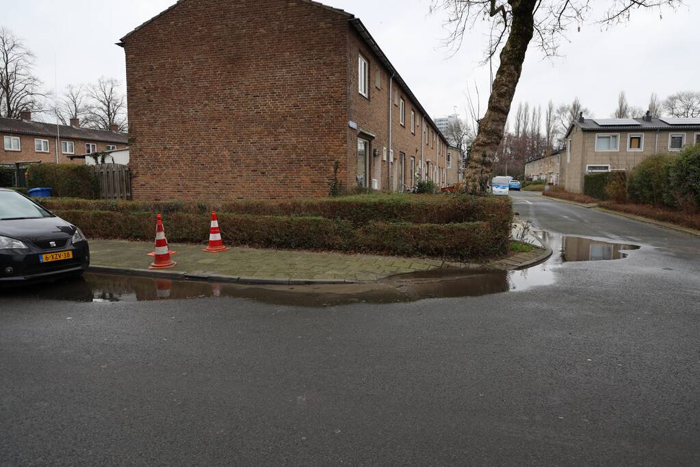 Stoep verzakt langzaam door waterlekkage