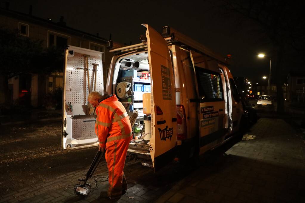 Stoep verzakt langzaam door waterlekkage