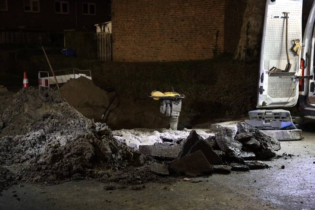 Stoep verzakt langzaam door waterlekkage