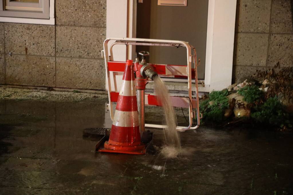 Stoep verzakt langzaam door waterlekkage