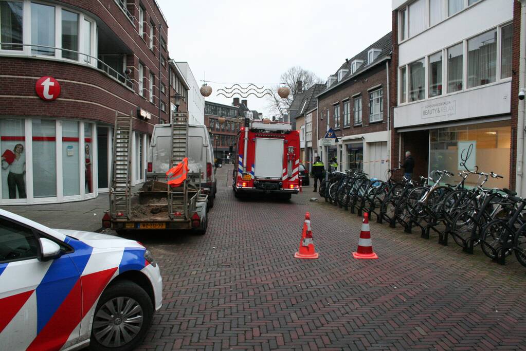 Gaslekkage in winkelstraat