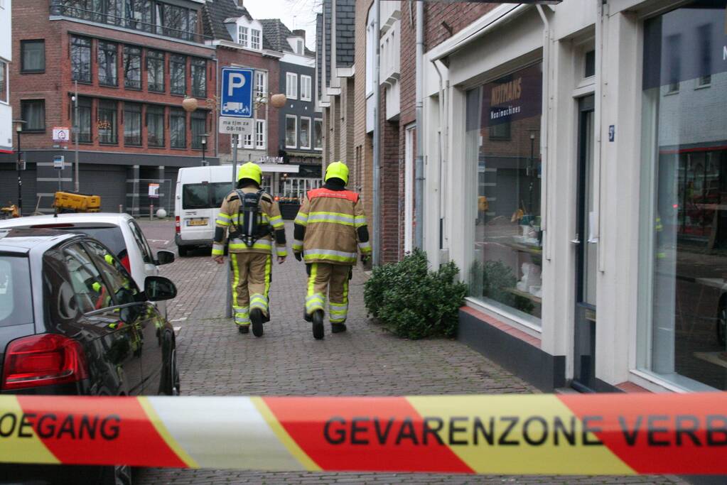 Gaslekkage in winkelstraat