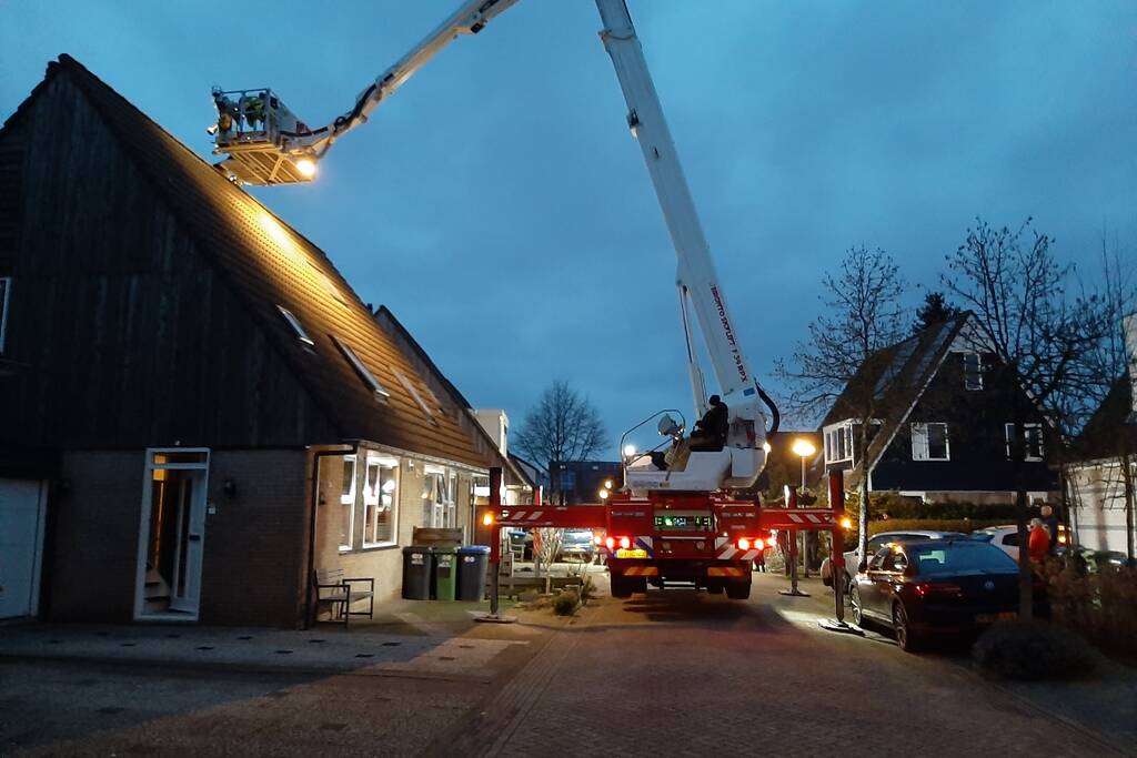 Brand in schoorsteen van woning