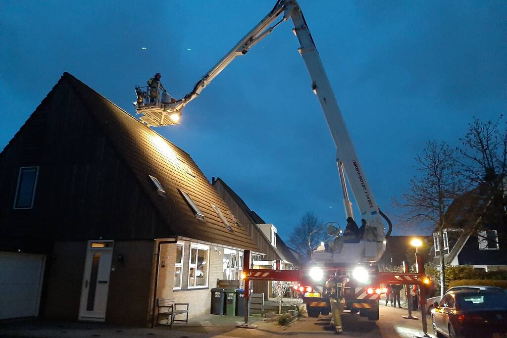 Brand in schoorsteen van woning