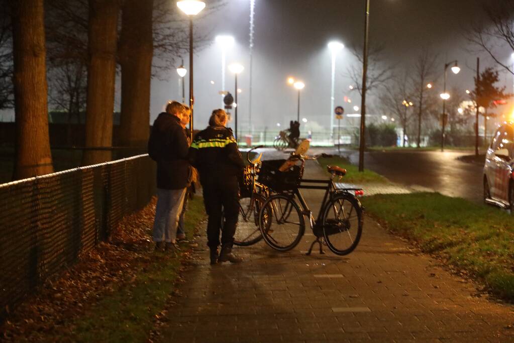 Fietser onderuit op fietspad